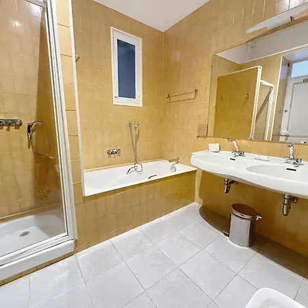 Appartamento 2 Bedroom Forville 8 Mins To The Palais 328 By Interhome *